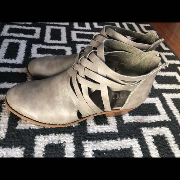 shoes never worn!! - Picture 2 of 5